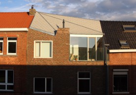 Extra verdieping bijgebouw in houtskeletbouw in Gent